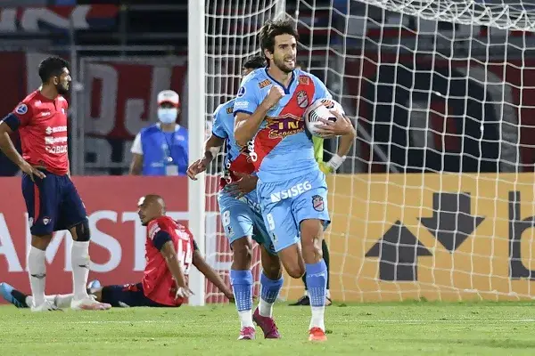 Arsenal se lo dio vuelta a Wilstermann y quedó con vida en la Sudamericana