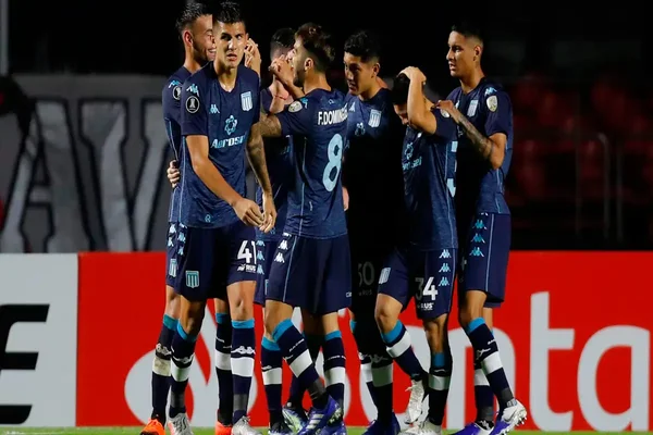 Racing dio el 'batacazo' en Brasil y venció a Sao Paulo, firmando su presencia en octavos de la Libertadores.