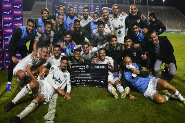 El Verde de Junín eliminó a la Lepra rosarina de la Copa Argentina, tras imponerse por 1 a 0. El equipo de Burgos sufrió dos expulsiones.