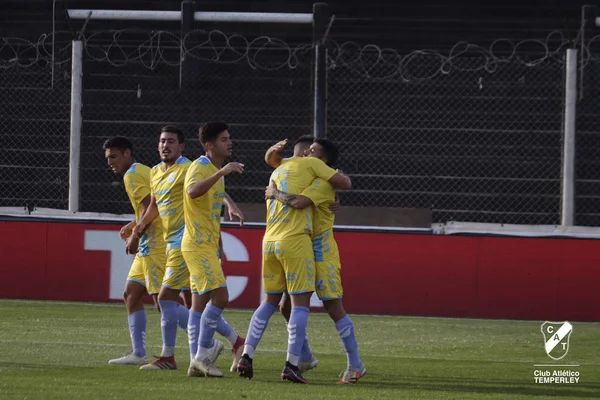 El "Gasolero" se impuso por 4 a 0 y se medirá con Sarmiento de Junín en la próxima ronda del certamen nacional.