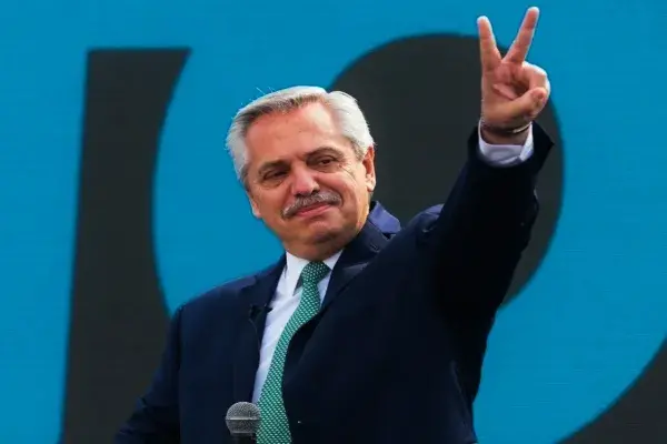 "El amor nos hace felices", dijo Alberto Fernández junto con Tolosa Paz