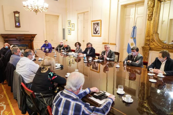 Alberto Fernández recibió a la cúpula de la CGT: "La Argentina va a crecer al 8% en 2021"