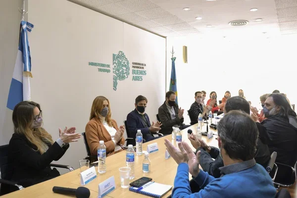 El Gobierno bonaerense propuso a los gremios docentes completar una suba salarial del 45,5%