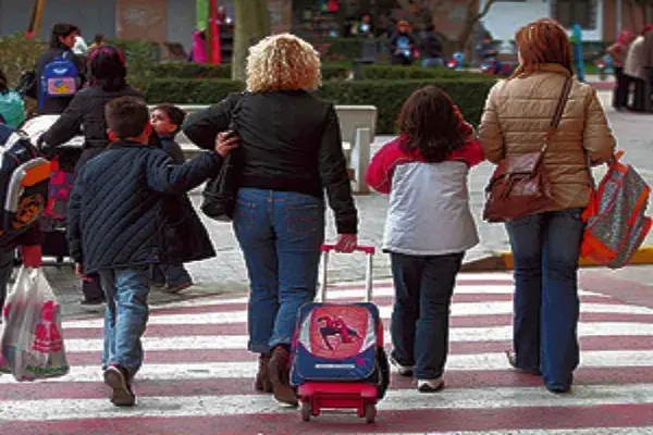 Qué es una “mamá luchona” y por qué desató una pelea en una escuela