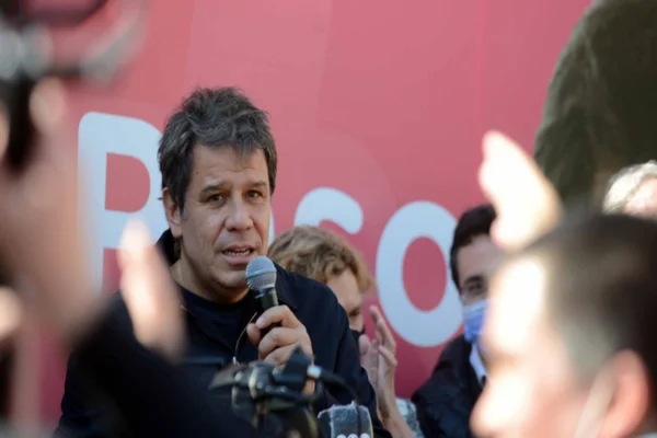 Facundo Manes, precandidato a diputado nacional por el espacio Dar el Paso, les habló a los jóvenes en Bahía Blanca..
