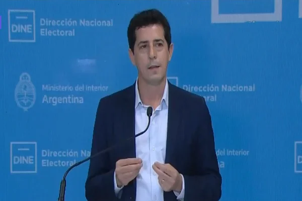 El ministro del Interior indicó que todavía quedan 1.900 donde se sigue votando.