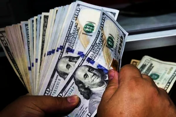 Baja el dólar blue luego de los resultados de las PASO