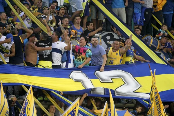 Vuelve el público a los estadios de fútbol