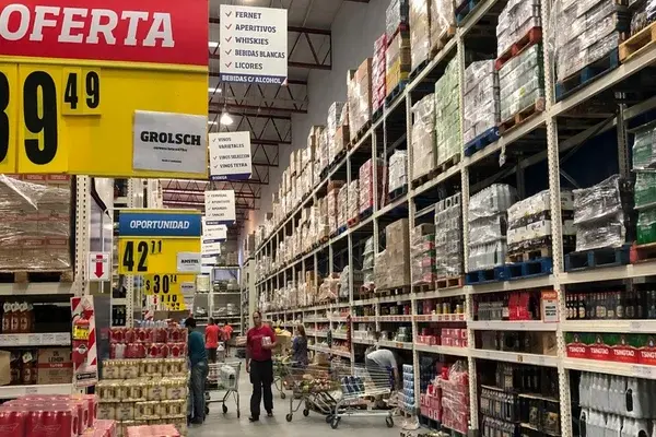Precios mayoristas subieron 2,5% en agosto y acumulan más del 60% en últimos 12 meses