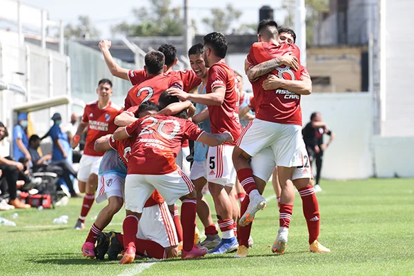 Los "Millonarios", de visitantes, lograron la victoria con goles de Jorge Carrascal, Julián Álvarez y Braian Romero.