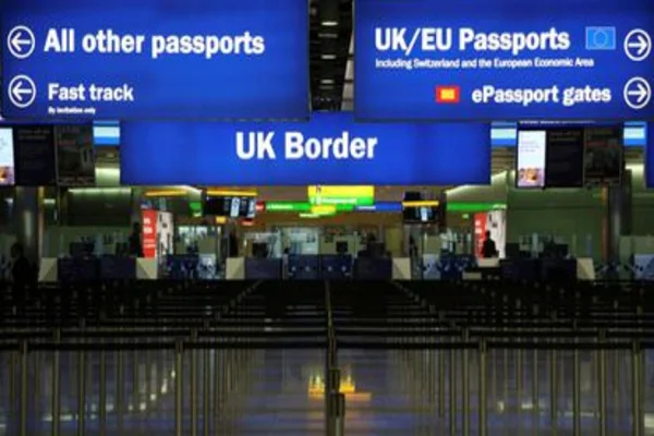 Se deberán seguir diferentes reglas, dependiendo si se califica como persona completamente vacunada o no para los parámetros británicos.