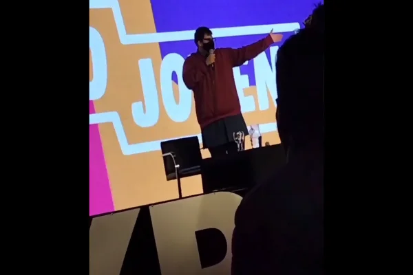 Un chico tildó de "chorros" y "vagos" a los políticos en la Expo Joven de La Matanza