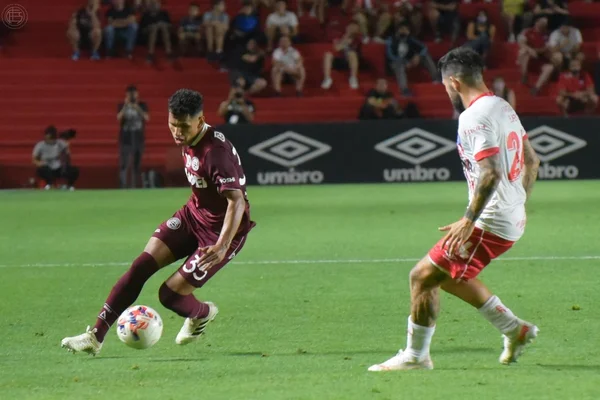 Lanús logró un valioso triunfo ante Argentinos en La Paternal