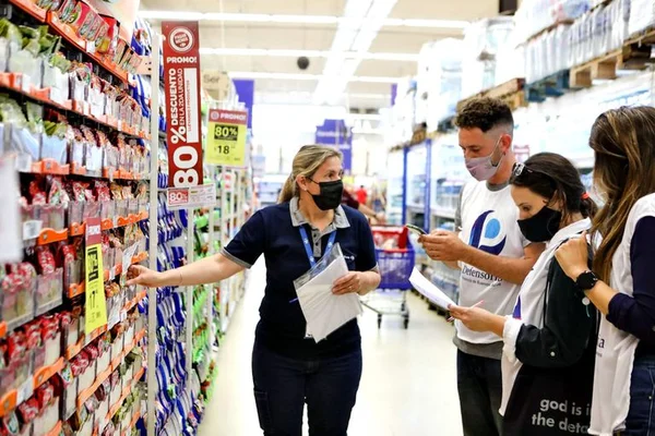 El Gobierno convocó por decreto a gobernadores e intendentes a controlar los precios