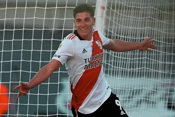 Con un doblete de Julián Álvarez, River le gana a Boca en el Monumental