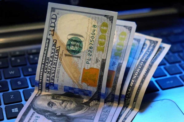 El riesgo país marcó otro récord, las acciones argentinas siguen en baja y el BCRA vendió USD 70 millones. ¿Cómo están las reservas?