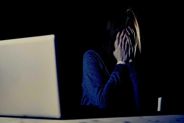 Aprobaron un proyecto contra la "violencia digital" hacia las mujeres