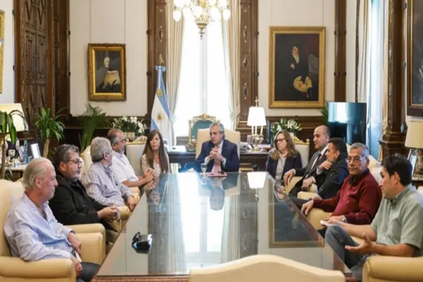Fernández se reunió con la CGT y movimientos sociales que marcharán el 17 de noviembre