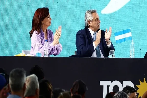 Con Alberto y Cristina, el Frente de Todos cerró la campaña en Merlo