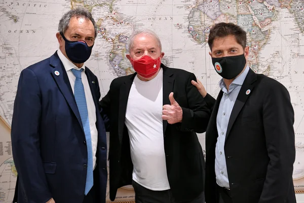 Axel Kicillof se reunió con Lula da Silva durante su viaje a Brasil