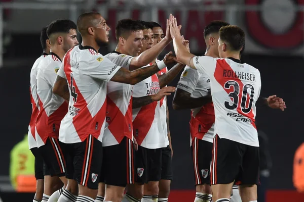 River goleó a Patronato de la mano de un implacable Julián Álvarez