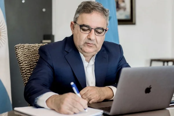 Jalil afirmó que "queda muy poco porcentaje" de la población pendiente de vacunar en Catamarca.