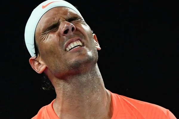 Nadal anunció que dio positivo en coronavirus cuando afrontaba un compromiso en Abu Dhabi