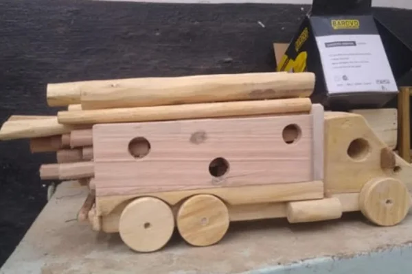 Internos de la UP3 de San Nicolás se capacitan en el reciclaje de madera