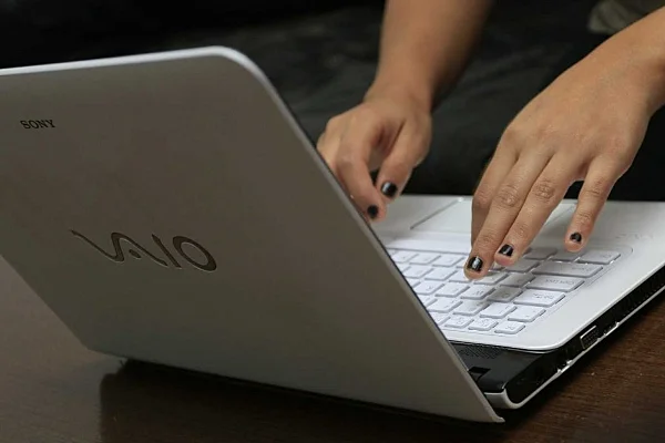 Establecen dos días de home office para empleados públicos por ahorro de energía