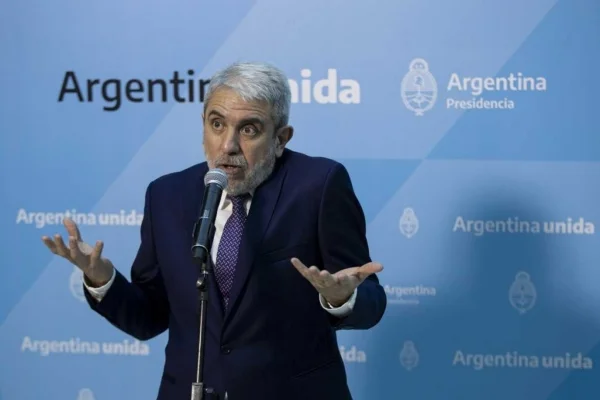 Aníbal Fernández salió al cruce del fuego amigo tras el acuerdo con el FMI