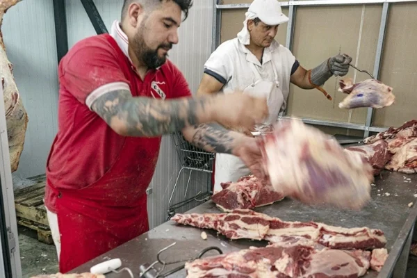La Secretaría de Comercio Interior avanza para definir los cortes cuidados, una canasta escolar y los fideicomisos