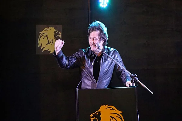 Javier Milei sorteó su primer sueldo como diputado nacional
