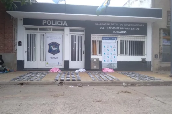 Incautaron 132 kilos de cocaína que fueron arrojados desde una avioneta
