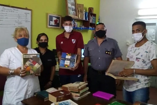 Internos de la UP3 reacondicionan libros
