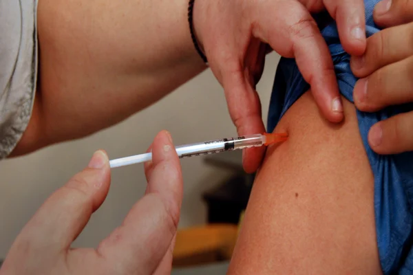 La municipalidad realiza la vacunación contra la fiebre amarilla en San Nicolás