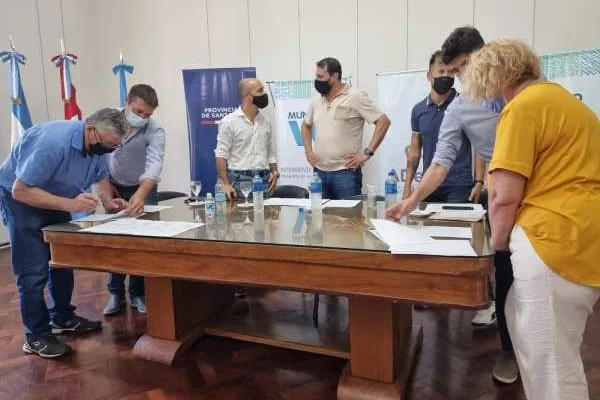 Más de una docena de comercios locales recibieron financiamiento de parte de Adecon.