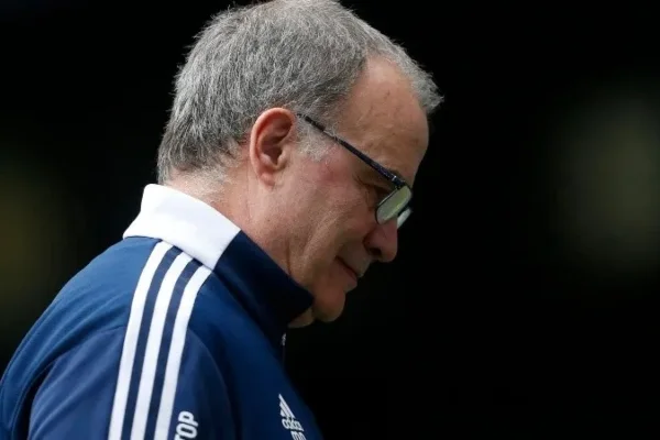 Bielsa fue despedido de Leeds y será homenajeado con un "tributo permanente"
