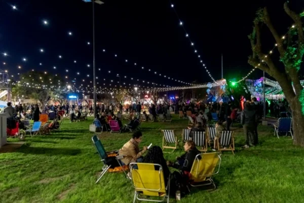 La Emilia vivirá mañana un “Picnic Nocturno” en su renovada plaza