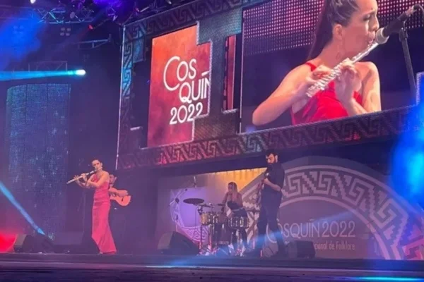Grandes artistas de folklore se reúnen para dar un show al aire libre en el Cosquín BA