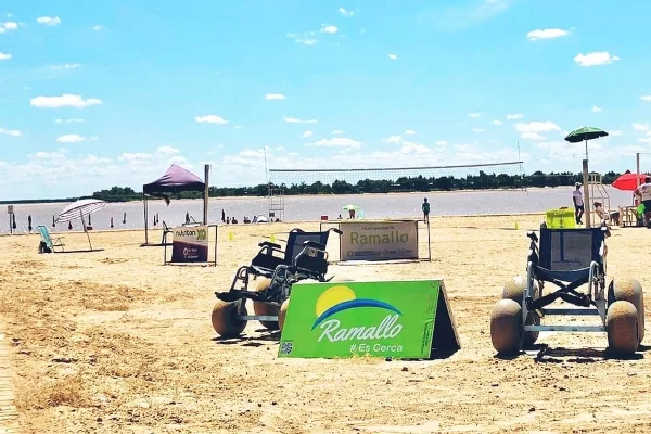 Ramallo: El municipio sumó una segunda silla anfibia para la playa inclusiva