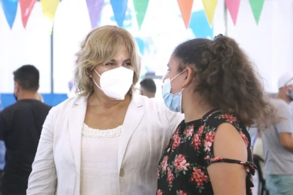 La ministra de salud, sonia martorano, anunció la vacunación libre a mayores de 40 años.