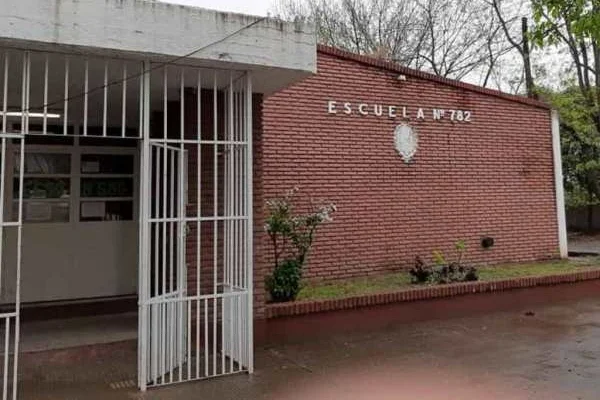 Repararon la Escuela de Arroyo del Medio y reabre sus puertas