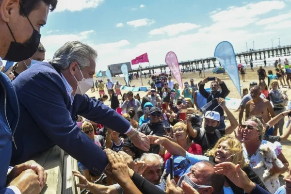 Fernández celebró el éxito de la temporada de verano y consideró clave el plan de vacunación