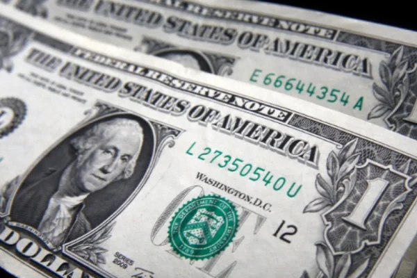 Bajó el dólar blue y la brecha quedó en menos del 100% ante inminente acuerdo con el FMI
