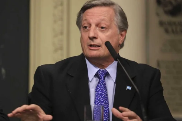Aranguren cuestionó al Gobierno por no reconocer los costos reales de la luz y el gas