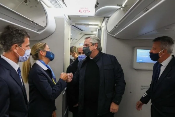 El presidente regresó a la madrugada de su gira