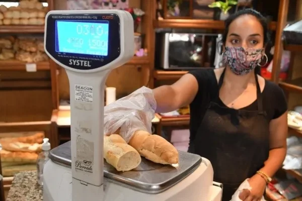 En busca de poner un freno a los aumentos de precios, Comercio Interior recibe a los panaderos