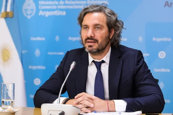 El canciller Cafiero, en permanente contacto con embajadora en Ucrania