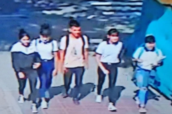 Una adolescente de 15 años fue salvajemente golpeada por nueve compañeras