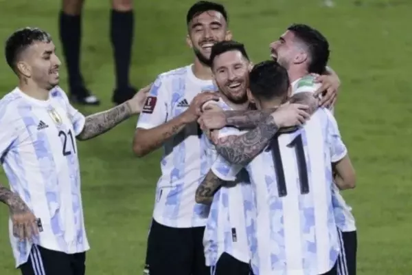 Argentina goleó 3 a 0 a Venezuela en La Bombonera
